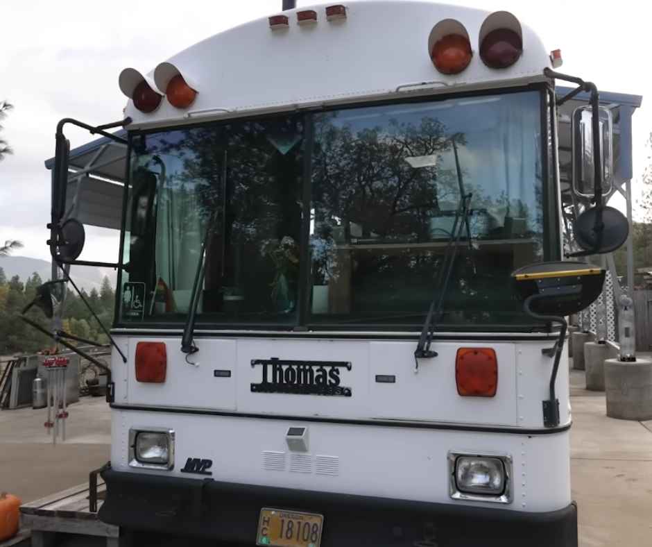 Couple's Thomas Diesel Pusher