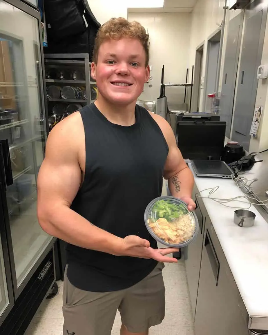 Overweight student unrecognizable after dropping 184lbs and went to