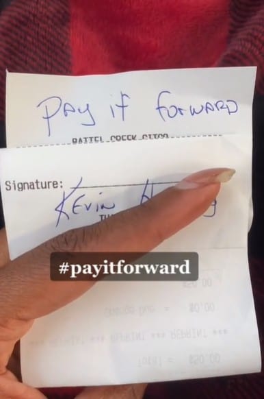 A note with a message saying "pay it forward"