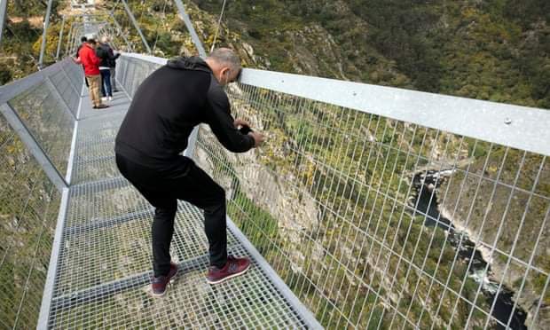 brave people walk across the suspension bridge