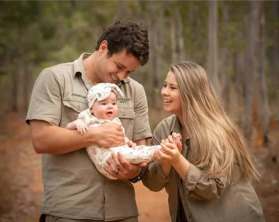 Bindi Irwin shares cute photos of her 4monthold baby Grace sitting in(00)