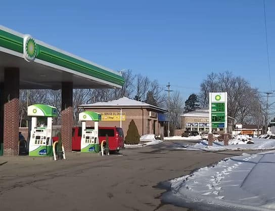 Gasoline station where Gordon found the money