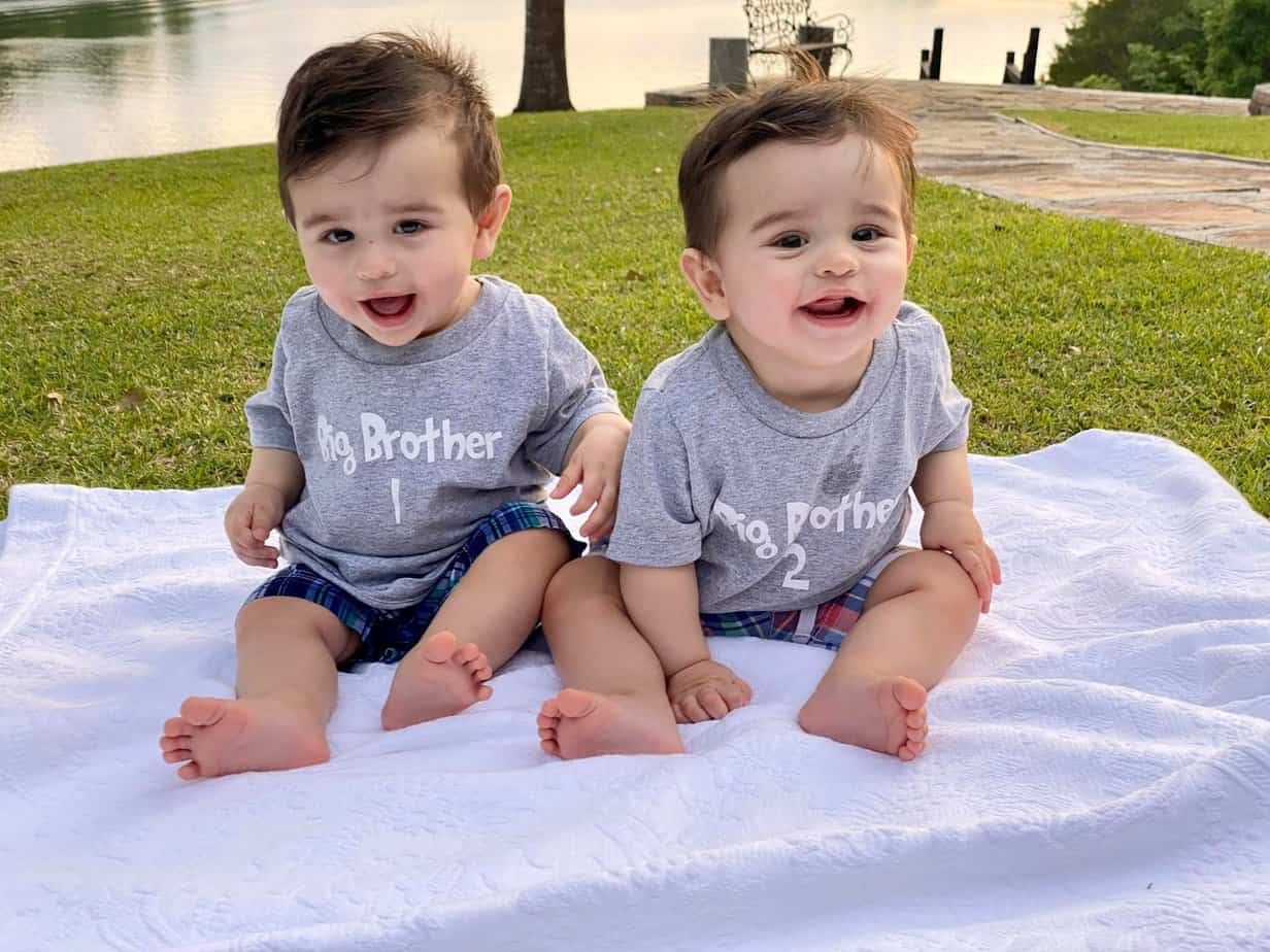 The older twins are unaware of the miracle happening to the Alba family.