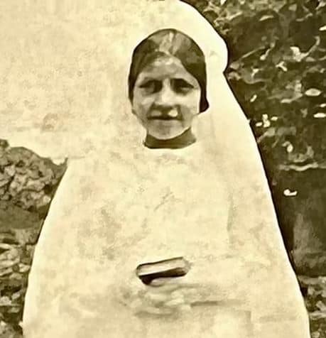 Photo of mystery woman