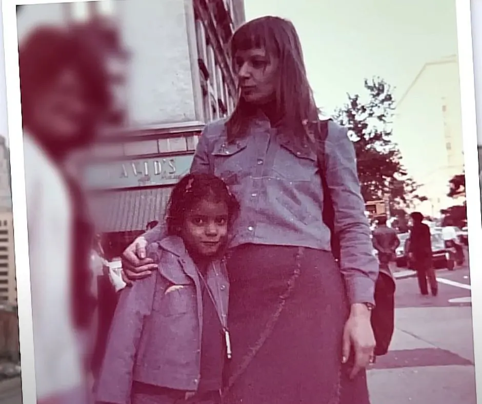 Young Karin and her daughter, Monique