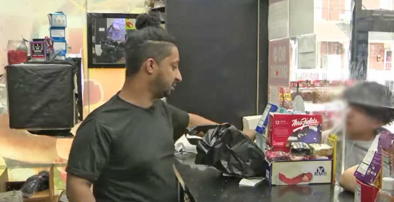 Local Deli Owner Rewards Students for Good Grades(01)